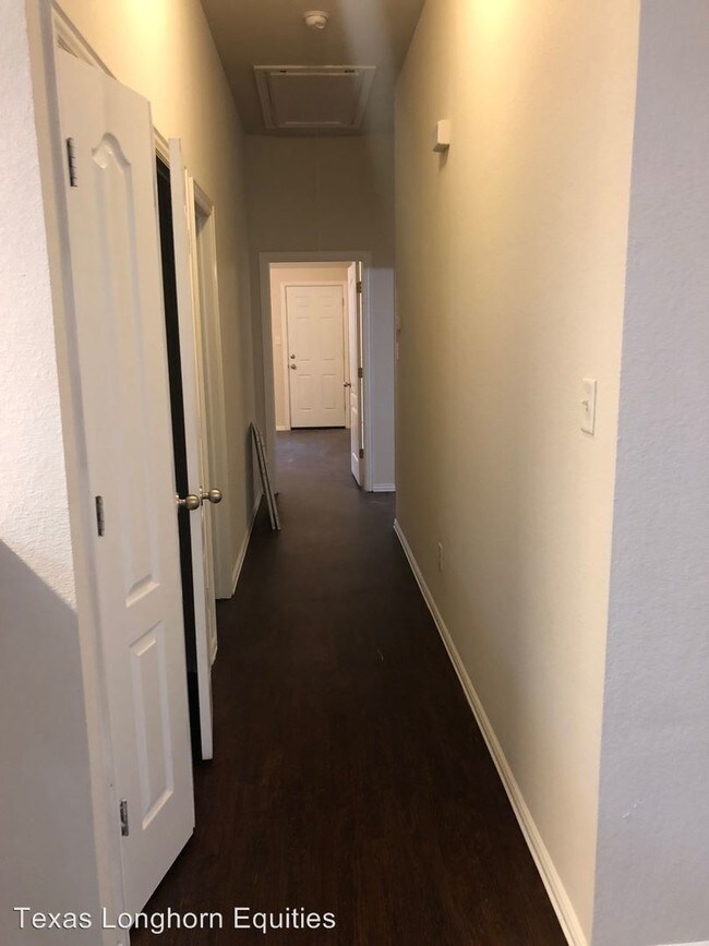 Foto del edificio - 11904-11906 Clovite Ct