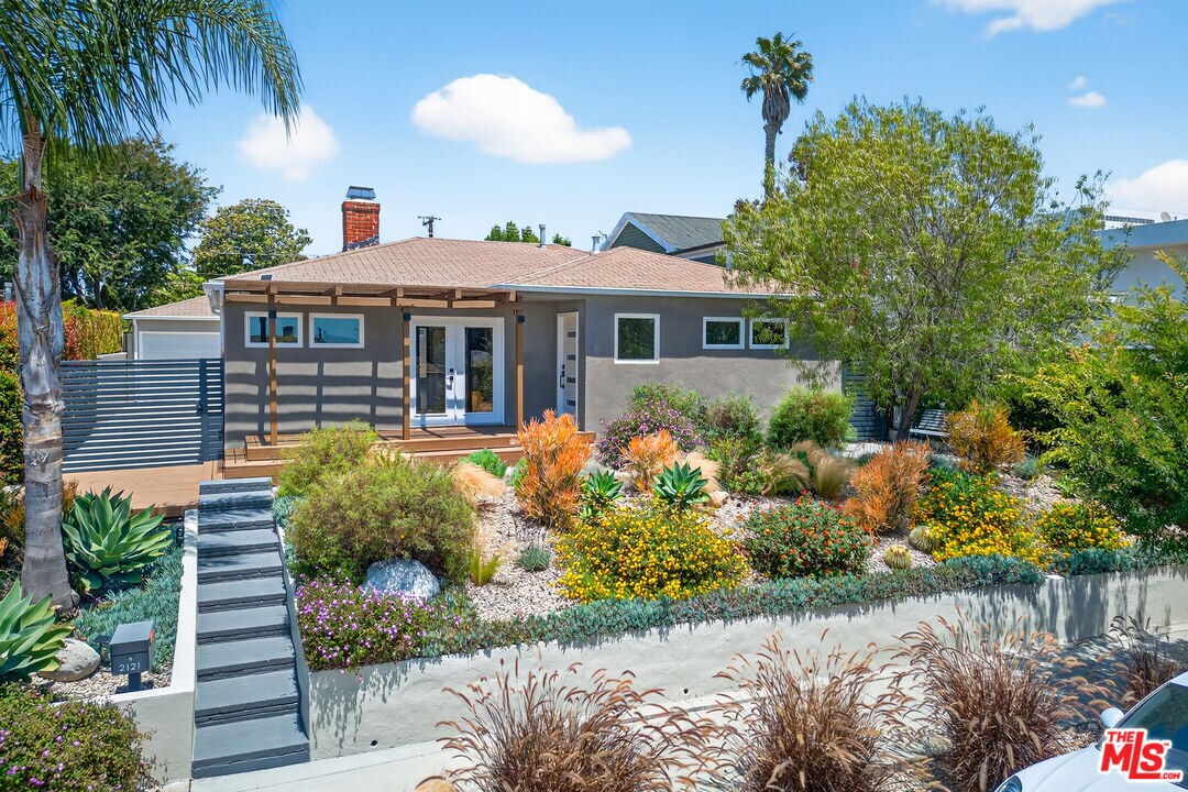 Foto principal - 2121 Marine St