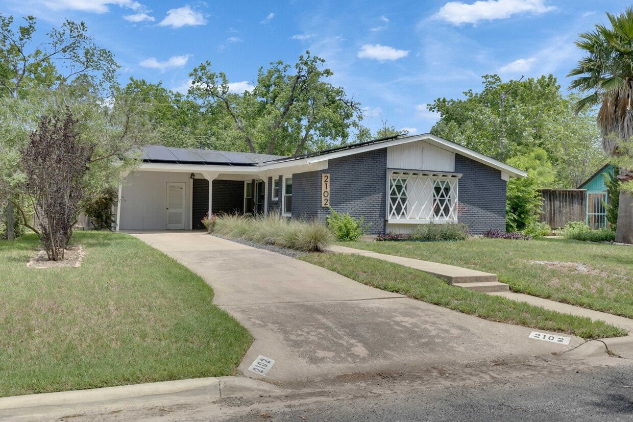 Foto principal - 2102 Bristol Dr