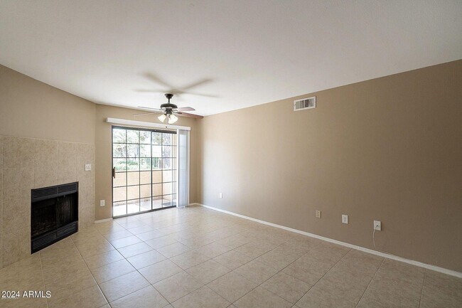 Foto del edificio - 11011-11092 N 92nd St