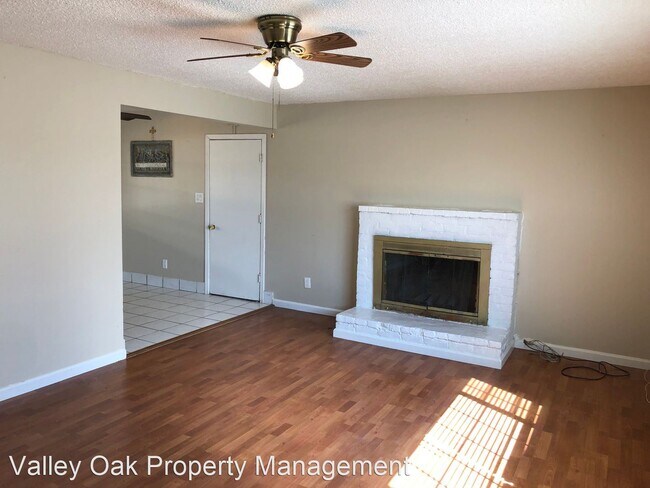 Foto del edificio - 3 br, 2 bath House - 3436 Santa Fe Avenue
