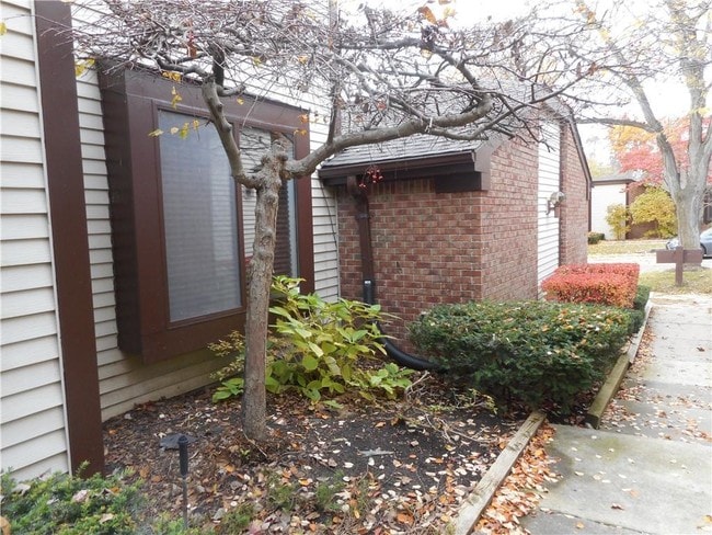 Building Photo - 24123 Evergreen Rd