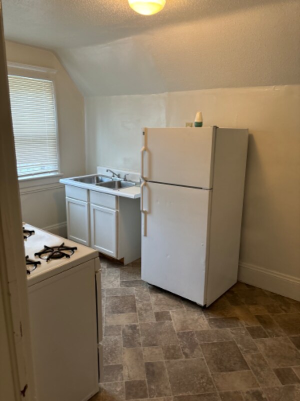 1215 Maple Ave, Jackson, MI 49203 Townhome Rentals in Jackson MI