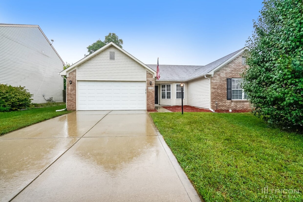 Primary Photo - 2220 Lakecrest Dr