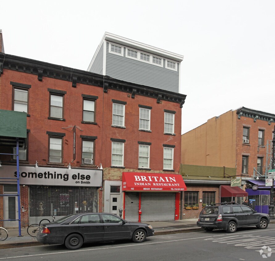 Primary Photo - 142 Smith St