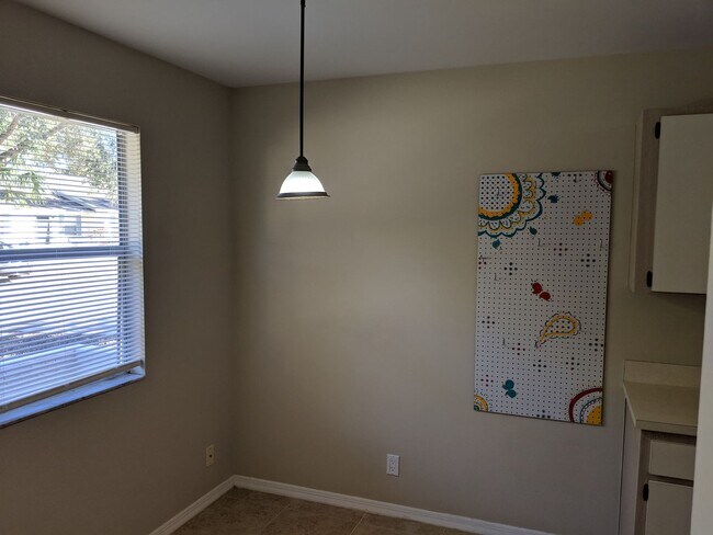 Foto del edificio - 2/2 Flat with Assigned Parking, Screen Porch, Inside Laundry