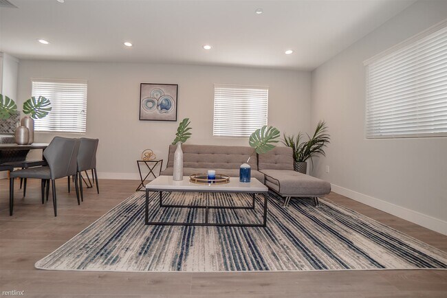 Foto del edificio - 4 br, 3.5 bath Duplex - 2631 South La Sall...