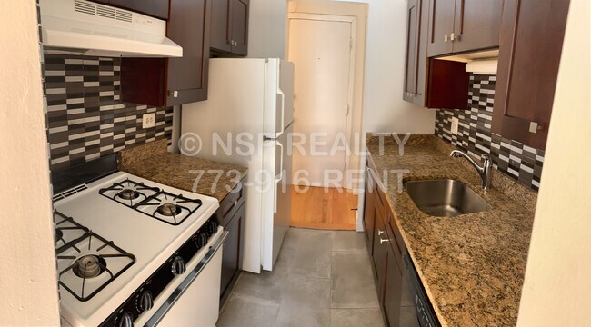 Foto del edificio - 3710 N Pine Grove Ave