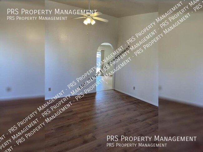 Foto del edificio - 3747 E Hampton Ave