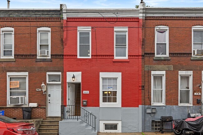 Foto del edificio - ??? BRAND NEW RENOVATED 3 BEDROOM 2.5 BATH...