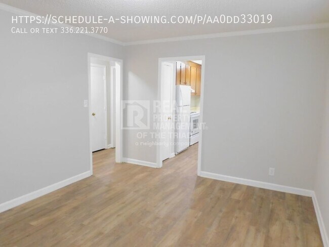 Building Photo - Updated 2BR/1BA Apartment in Greensboro!