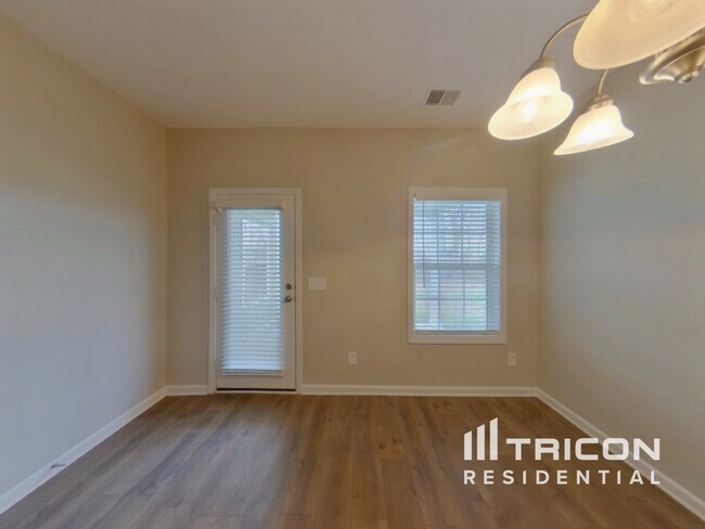 Building Photo - 827 Ellyson Dr