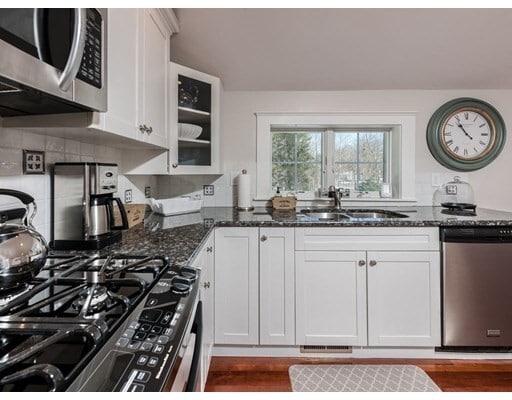 Building Photo - 138 Elm St