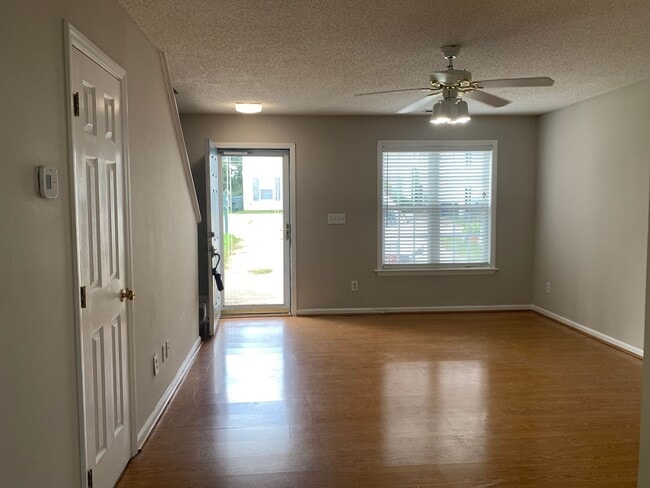 Foto del edificio - Raleigh Residence In Hedingham Scenic Golf...