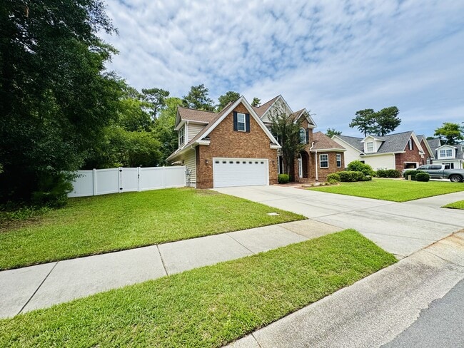 Building Photo - 3571 Brampton Dr
