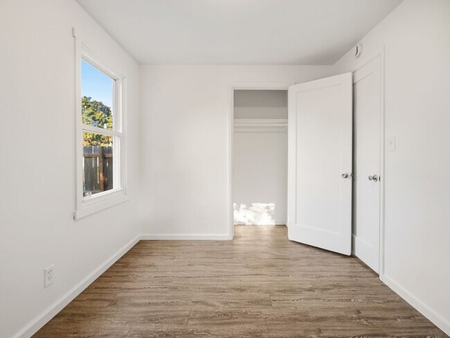 Foto del edificio - 6011 N Braeburn Dr