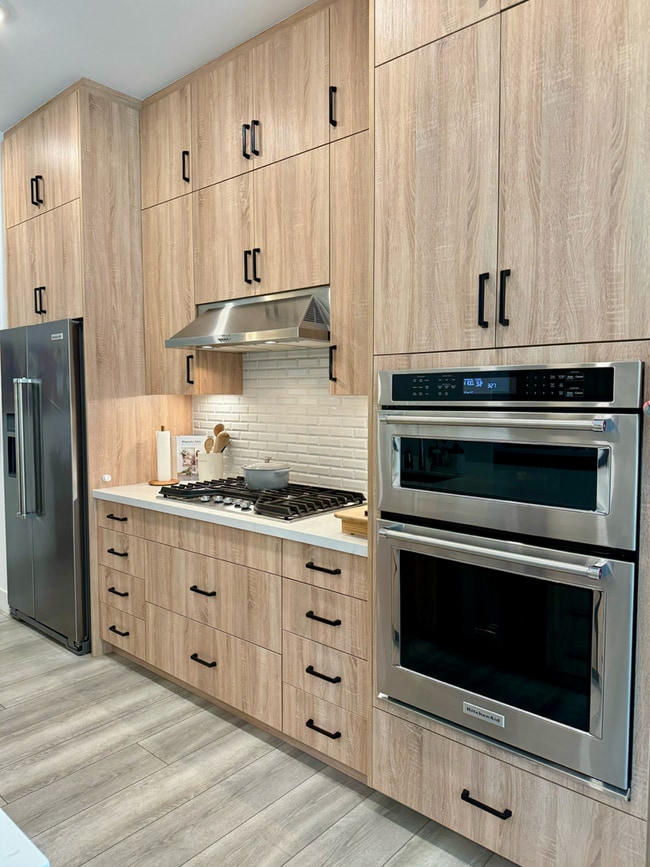 Building Photo - Beautiful Custom 3 Bedroom 2 Bath in Metro...