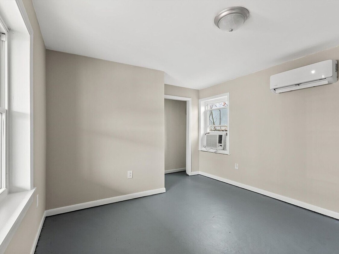 Building Photo - 205 E Main St