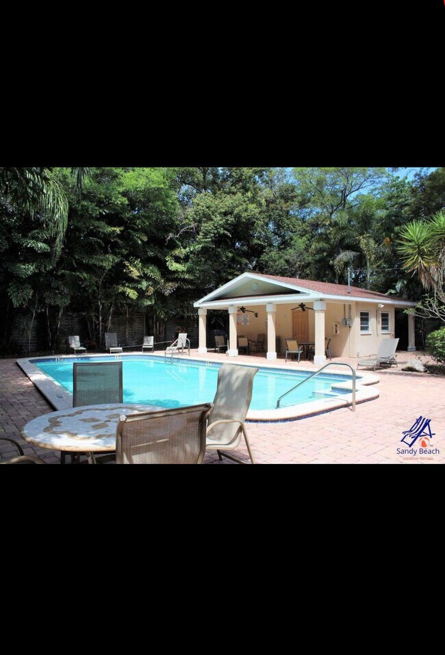 Building Photo - 950 Broadway