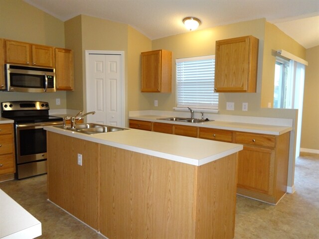 Building Photo - 1657 SE Airoso Blvd