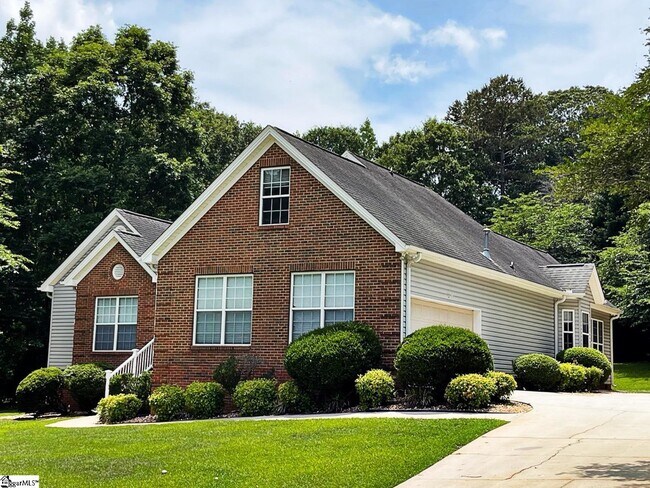 Building Photo - 200 Holly Chase Dr