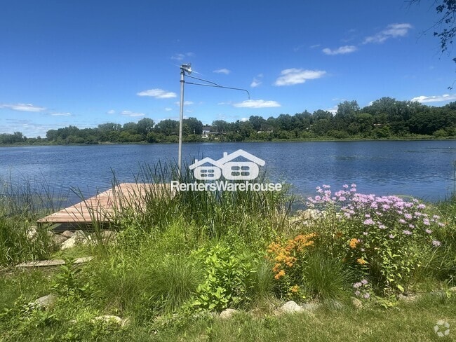 Building Photo - 1322 Meadowlark Dr