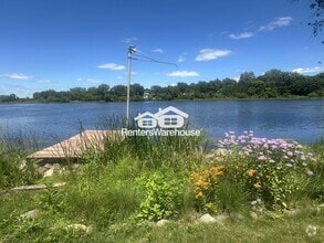 Building Photo - 1322 Meadowlark Dr