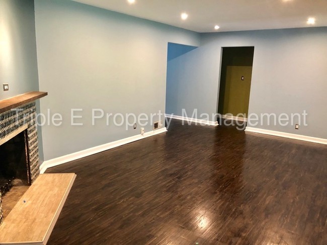 Building Photo - 5125 N Michigan Rd