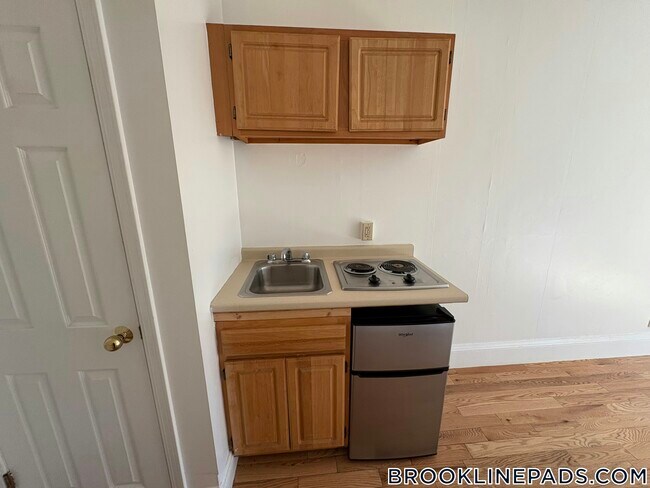 Foto del edificio - 1061 Beacon St