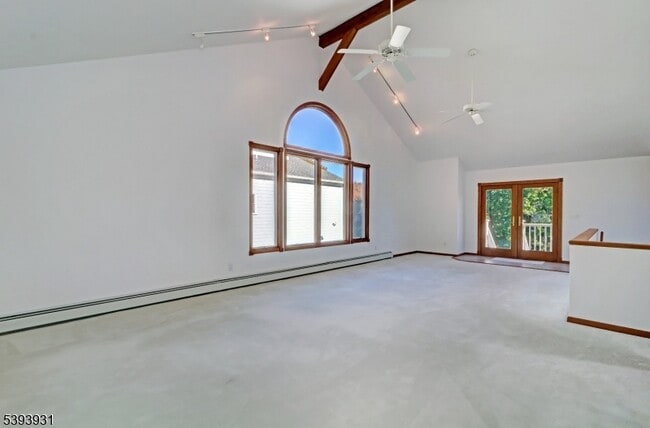 Foto del edificio - 6 Roscoe Ave