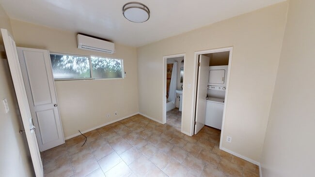 Building Photo - 733 Westbourne Dr