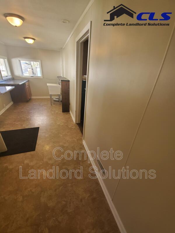 Foto del edificio - 824 East Harris Street Front House