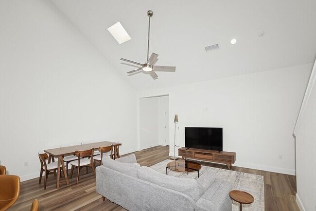 Foto del edificio - Furnished