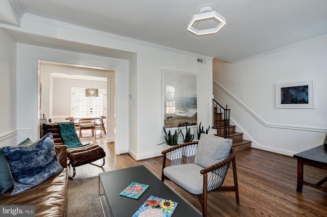 Foto del edificio - 4416 Reservoir Rd NW