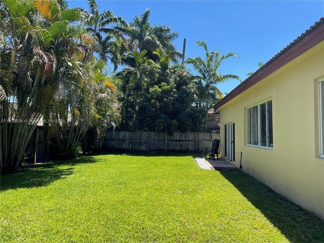 Foto del edificio - 16637 SW 52nd St