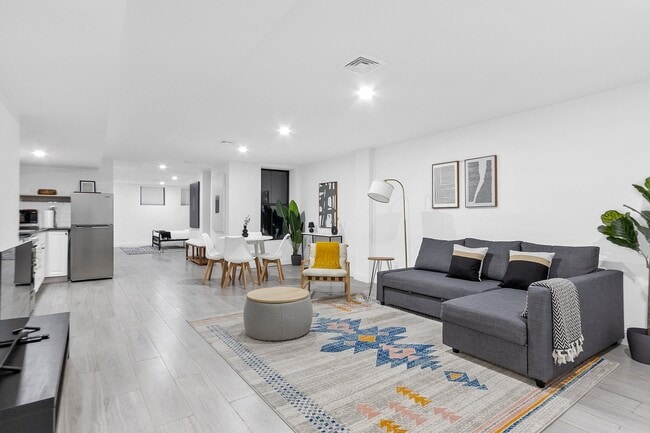 Foto del edificio - 432 Atkins Ave