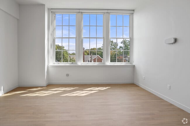 1BR, 1BA - 706SF - Living Room - 25 Public Square