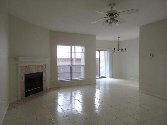 Foto del edificio - 9707 Richmond Ave.