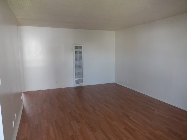 Building Photo - 2111 Cimarron St