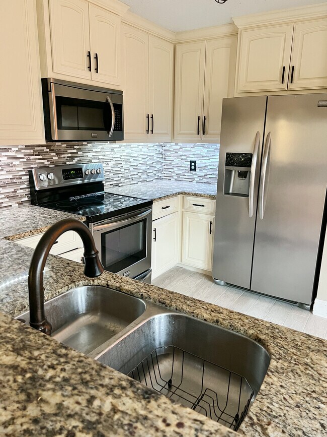 Foto del edificio - 5850 Falcon Ln