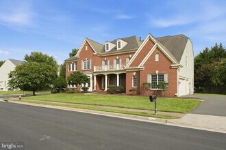 Building Photo - 5285 Meadow Estates Dr