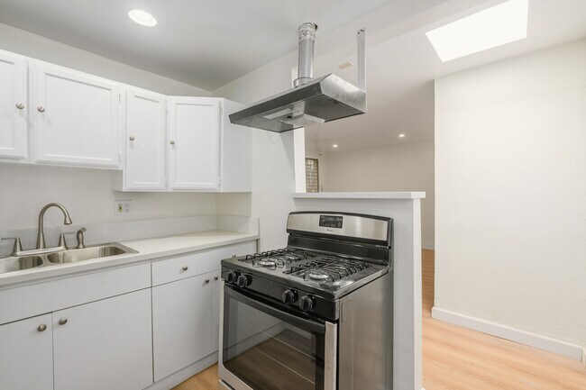Foto del edificio - 1325 N Orange Dr