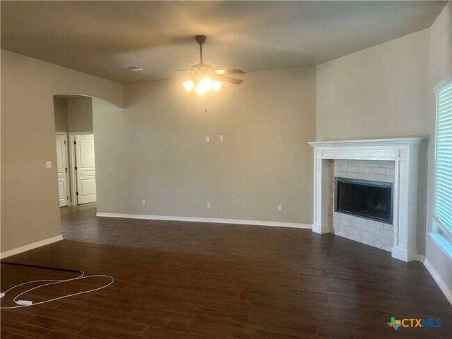 Building Photo - 521 Holstein Dr