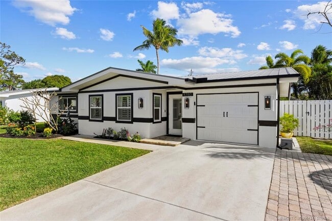 Building Photo - 4780 SE Bayshore Terrace