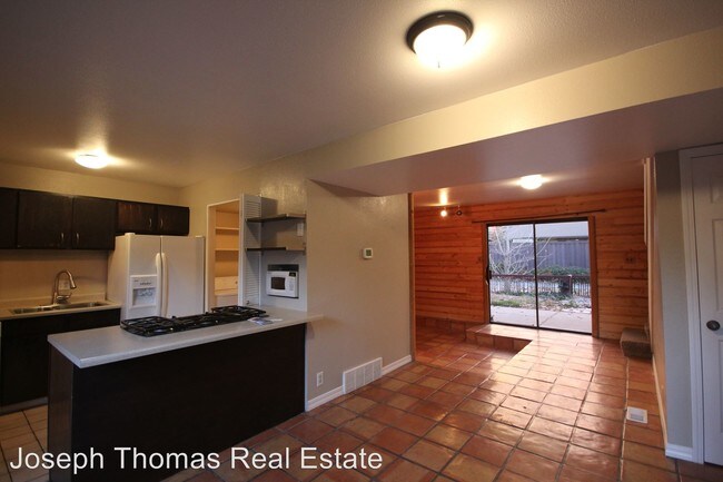 Building Photo - 2998 Marrcrest W