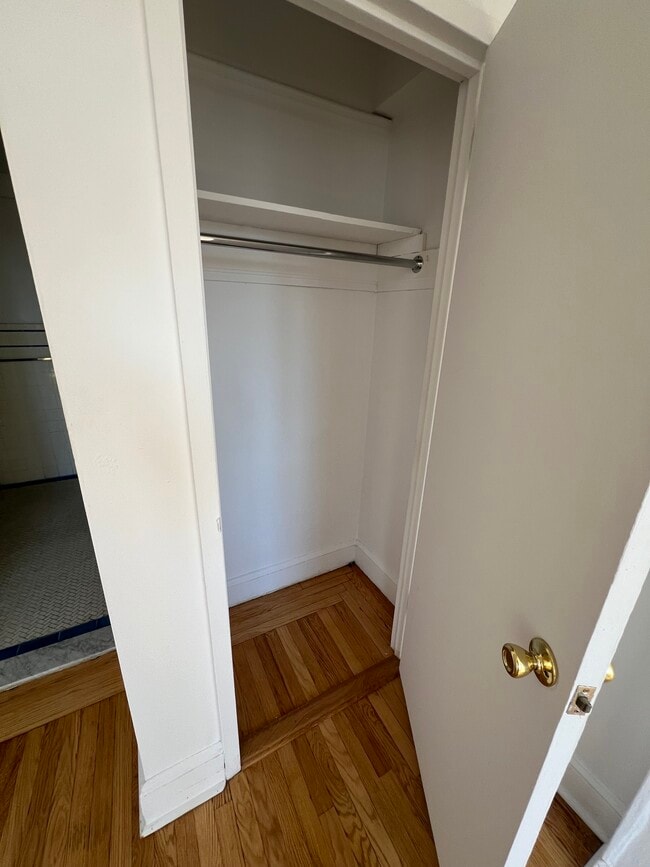 Building Photo - 142 E 39th St