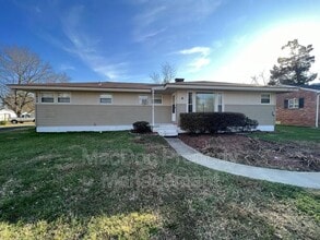 Building Photo - 1012 Julian Dr