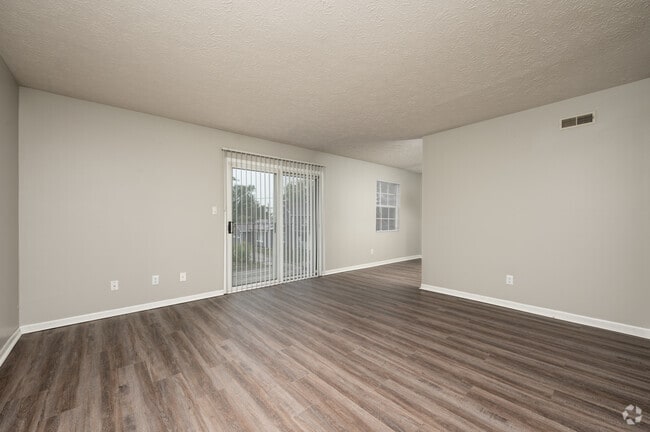 2BR, 1BA - 850SF - Living Room - Hunter Ridge Apartments