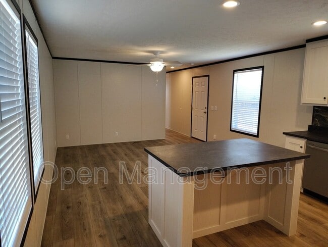 Building Photo - 144 Lee Ann Ln