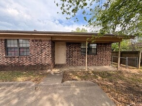 Building Photo - 1401 S Houston Ave